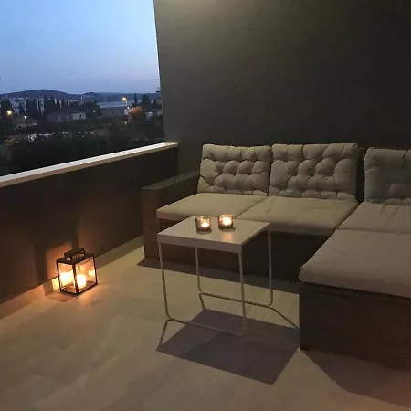 Fresh And Newly Built With Pool شقة *