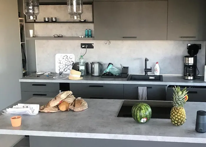 Fresh And Newly Built With Pool شقة
