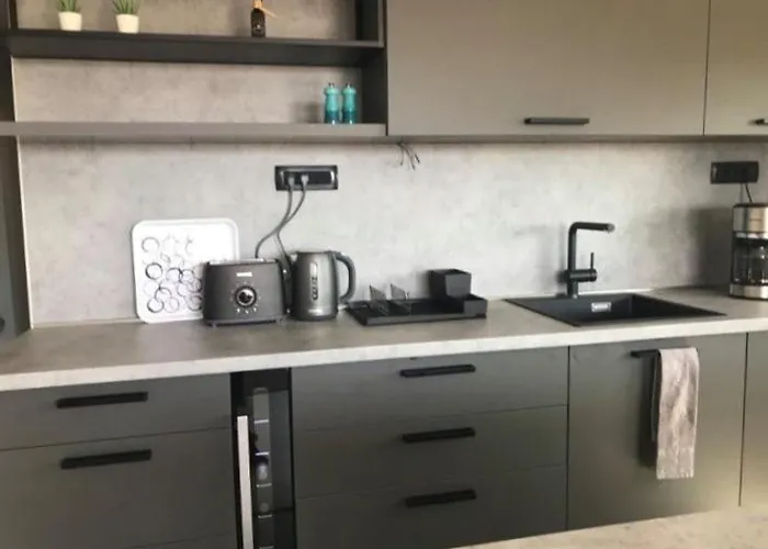 Fresh And Newly Built With Pool شقة تروغير