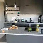 Fresh And Newly Built With Pool Apartman