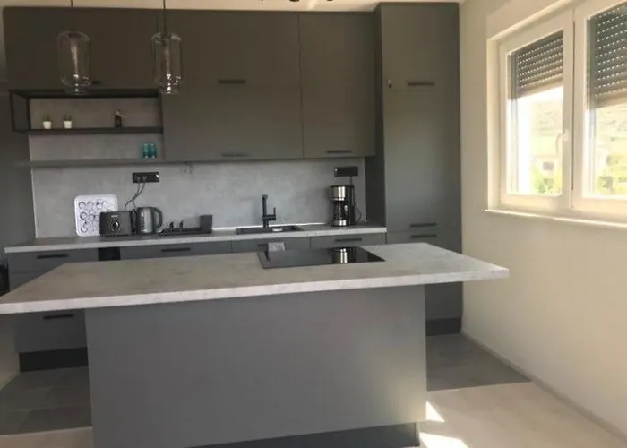 Fresh And Newly Built With Pool Apartman Trogir