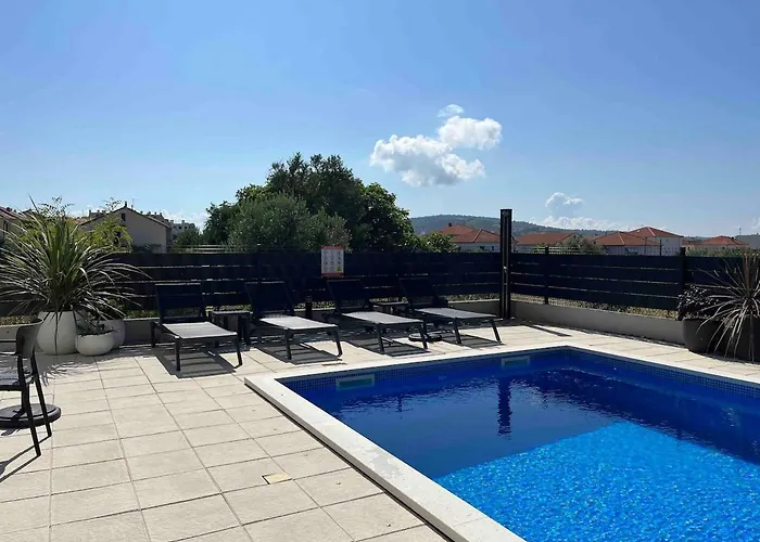 Fresh And Newly Built With Pool Appartamento