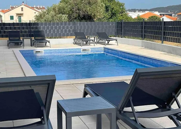 Fresh And Newly Built With Pool * Traù