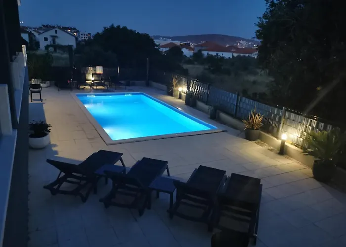 Апартаменты Fresh And Newly Built With Pool Трогир